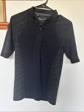 Under Armour top